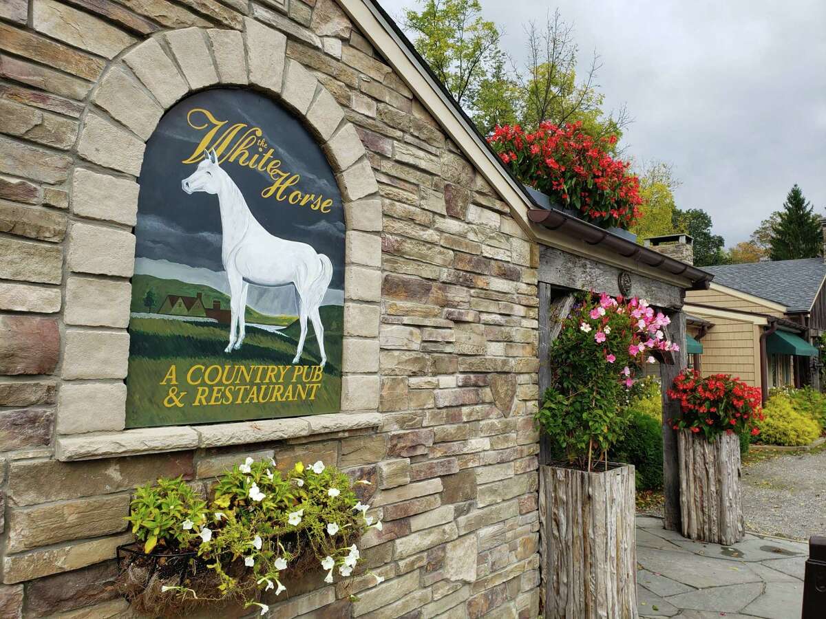 Our lunch destination was The White Horse, a highly praised country pub and restaurant in New Preston.