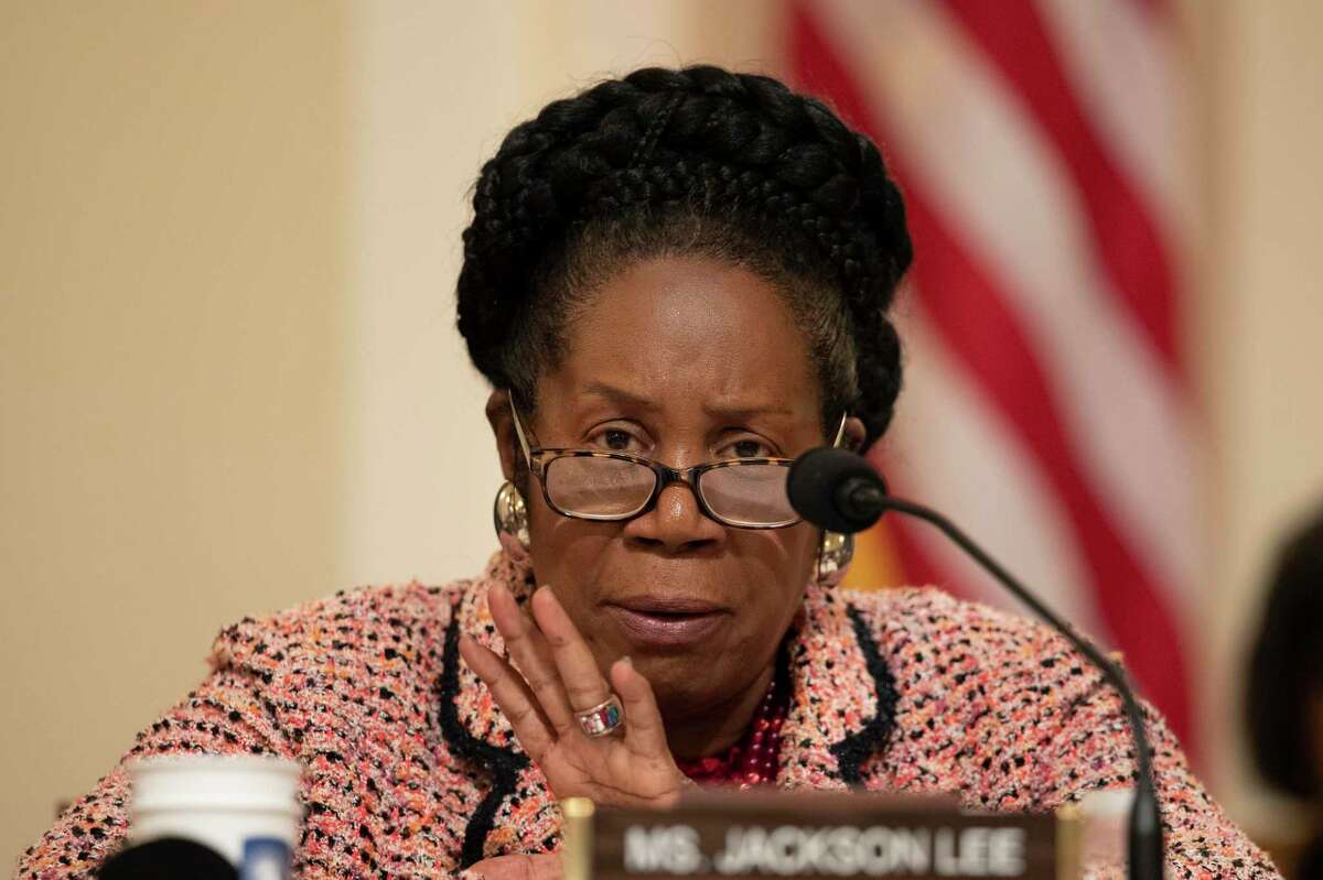 Rep. Sheila Jackson Lee holds impeachment event, with Nixon-era special ...