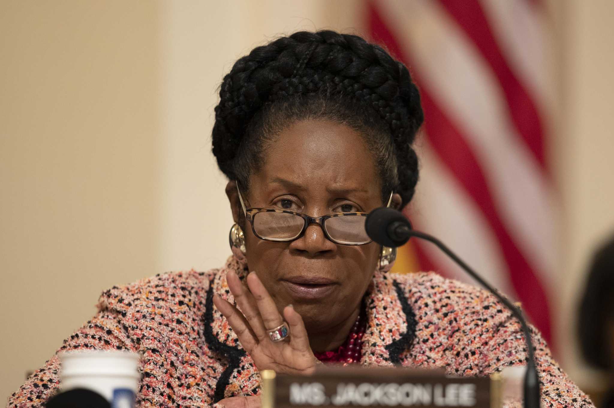 Rep. Sheila Jackson Lee holds impeachment event, with Nixon-era special  guest
