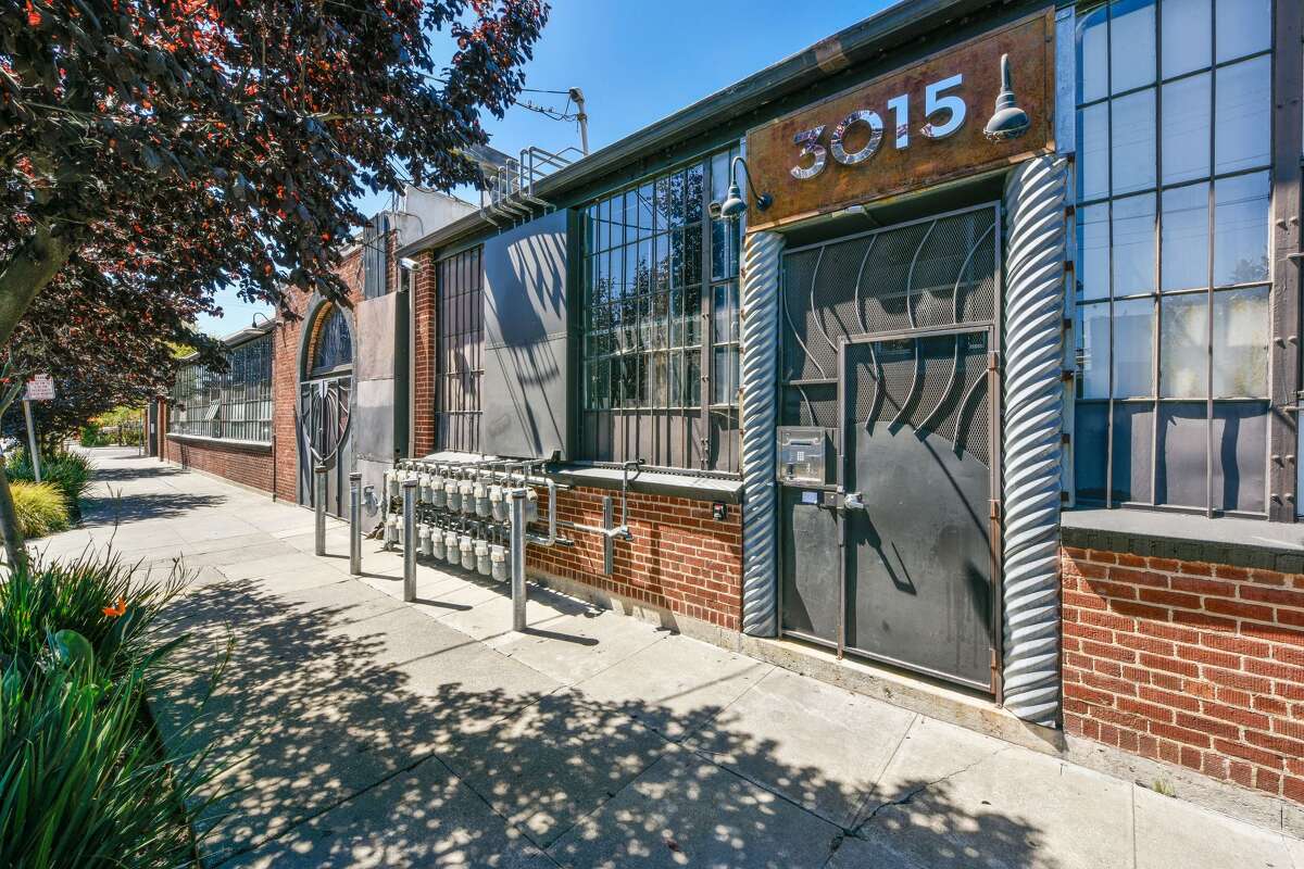 West Oakland loft listed for 620K has it all, except windows