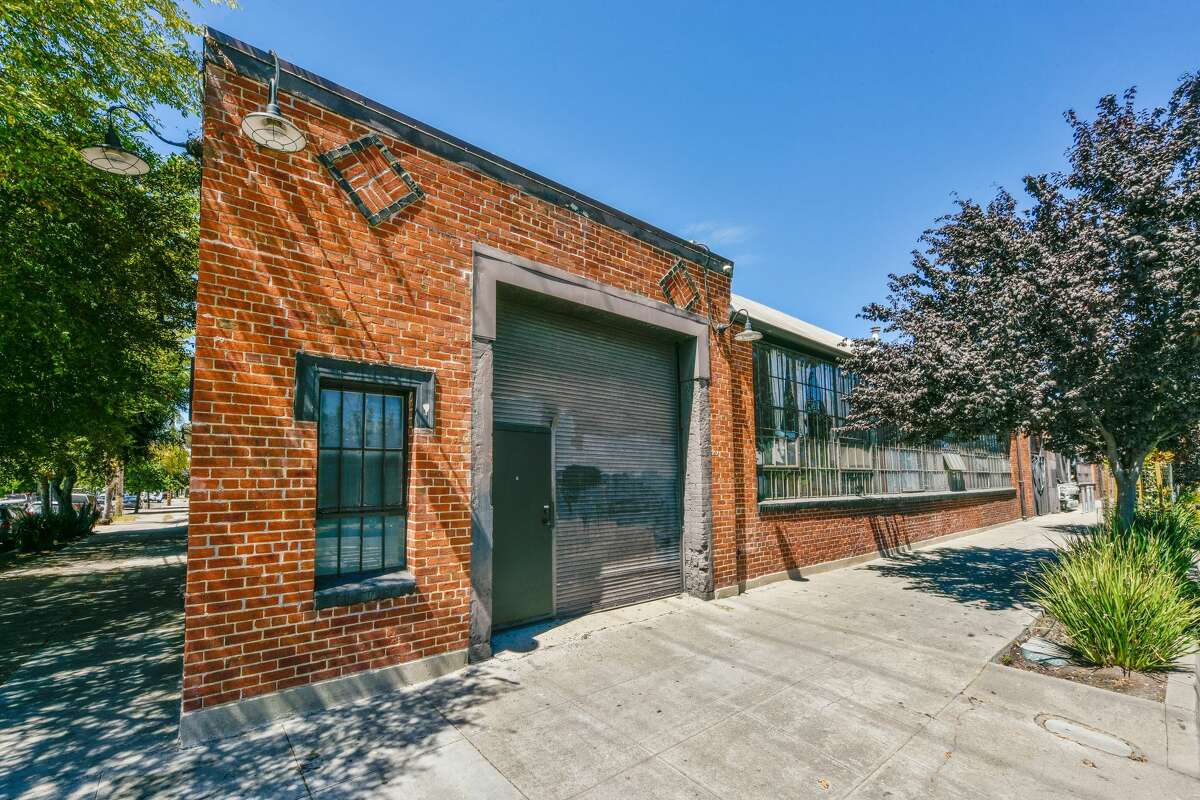 West Oakland loft listed for 620K has it all, except windows