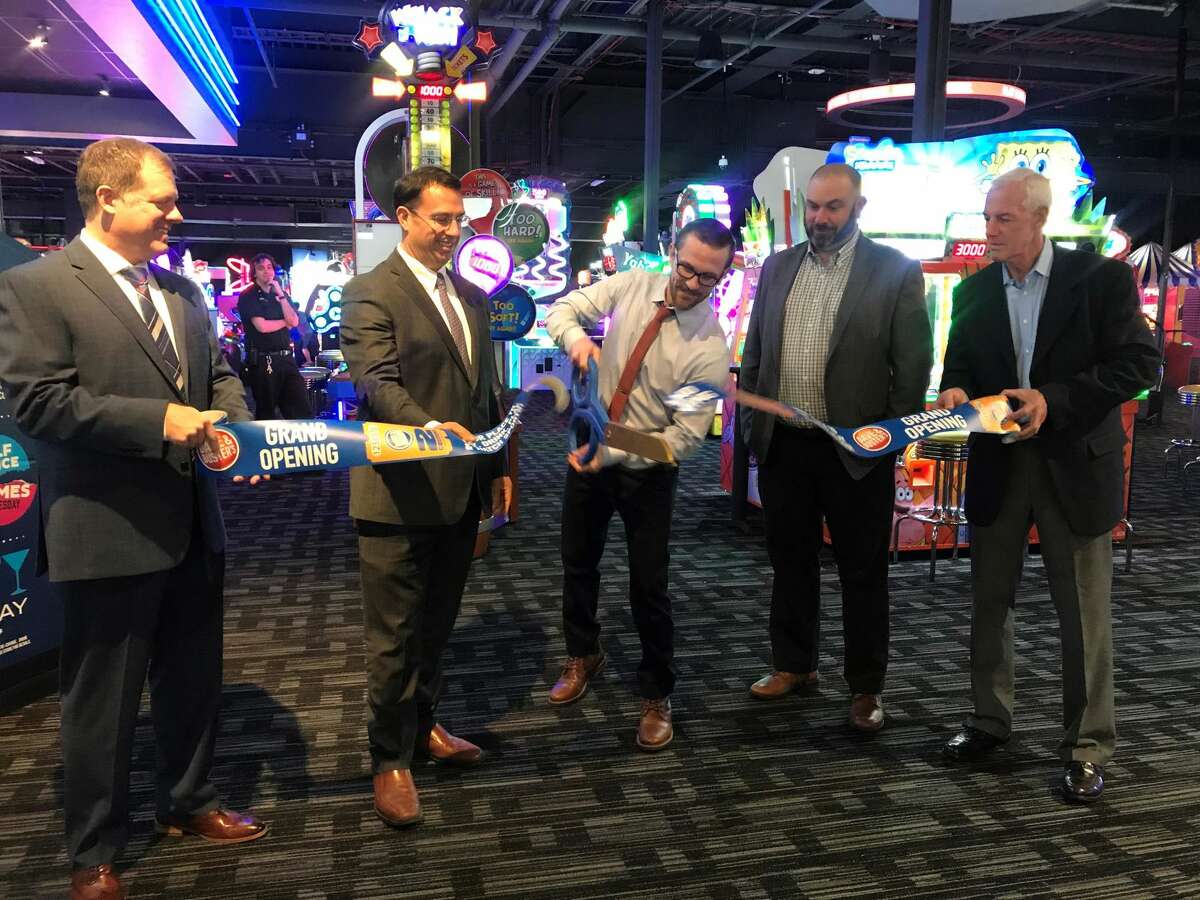 From left, Ken Sterba, general manager of the Connecticut Post Mall; Mayor Ben Blake; William Painter, general manager, Dave & Busters Milford; Bruce Crane, regional operations manager; and Gary Mullin, executive director of the Milford Chamber of Commerce celebrate Dave & Busters grand opening with an official ribbon cutting.