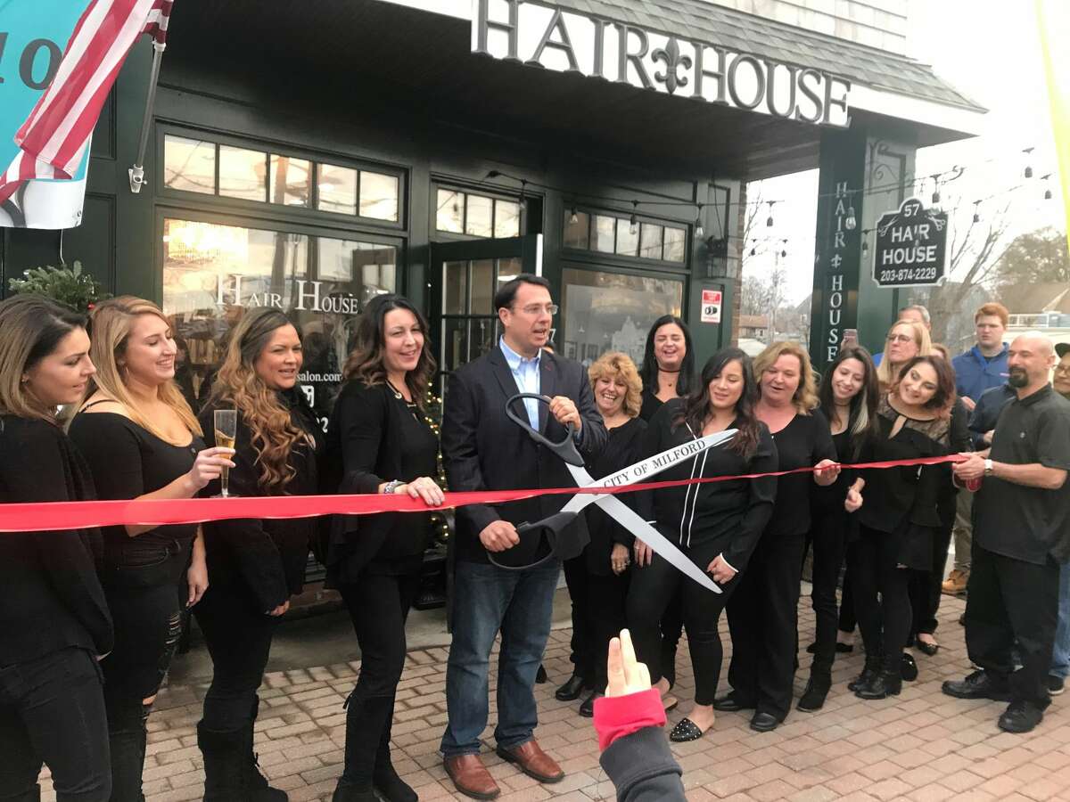 Mayor Ben Blake cuts the ribbon at Hair House.