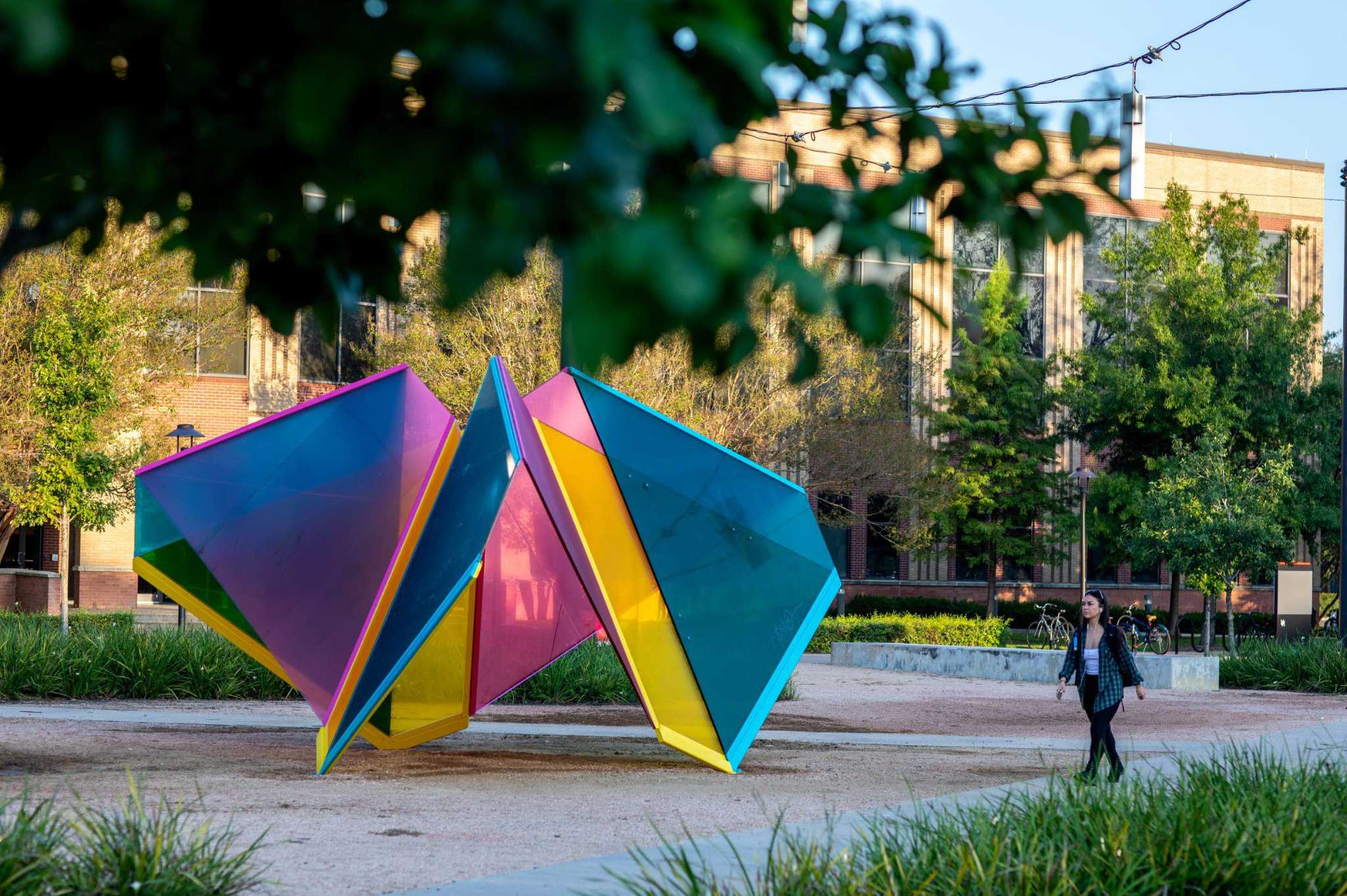 Mobius Rising: Geometric shape takes Houston by storm, image size:2048x1364