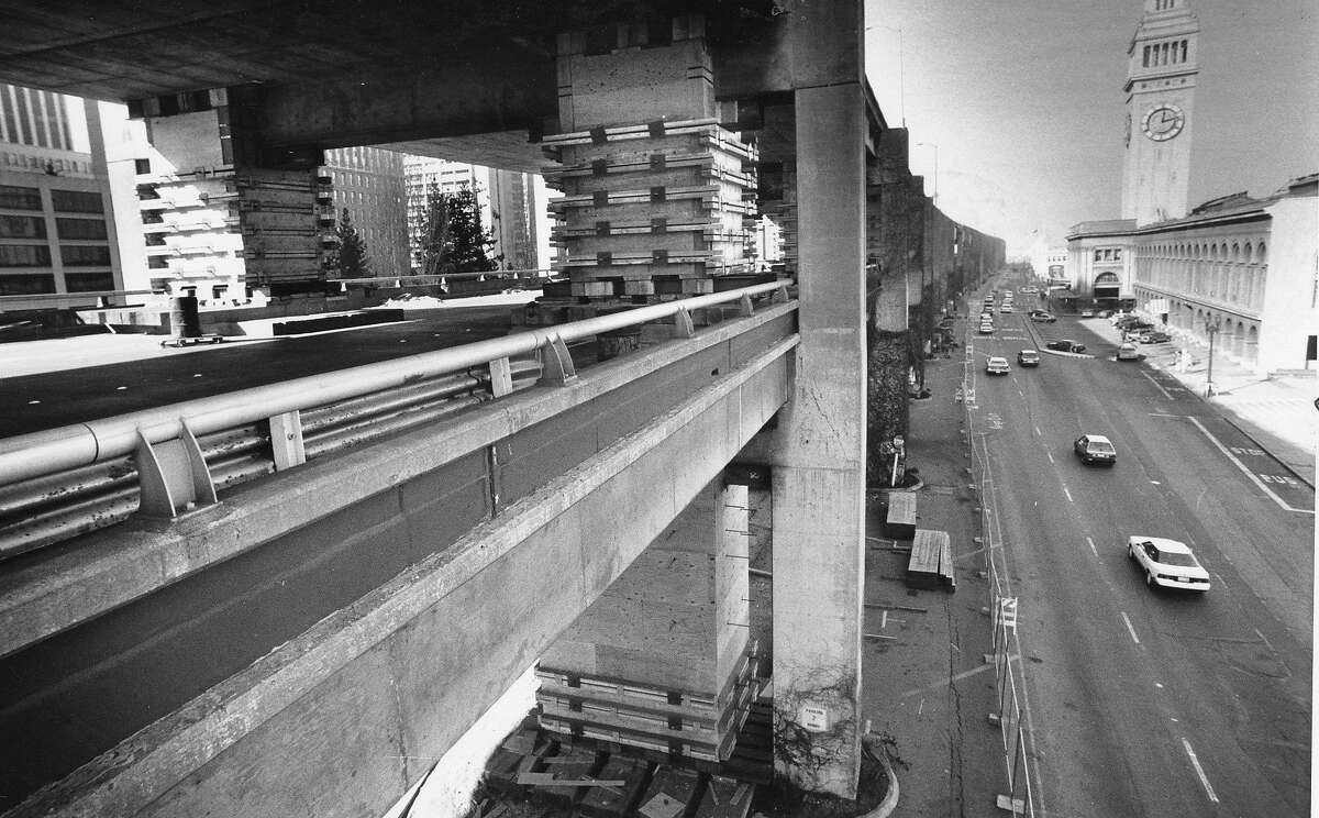 Embarcadero Freeway reinforcement in preparation of permanent repairs. December 23, 1989 Photo ran December 27, 1989, P. A8