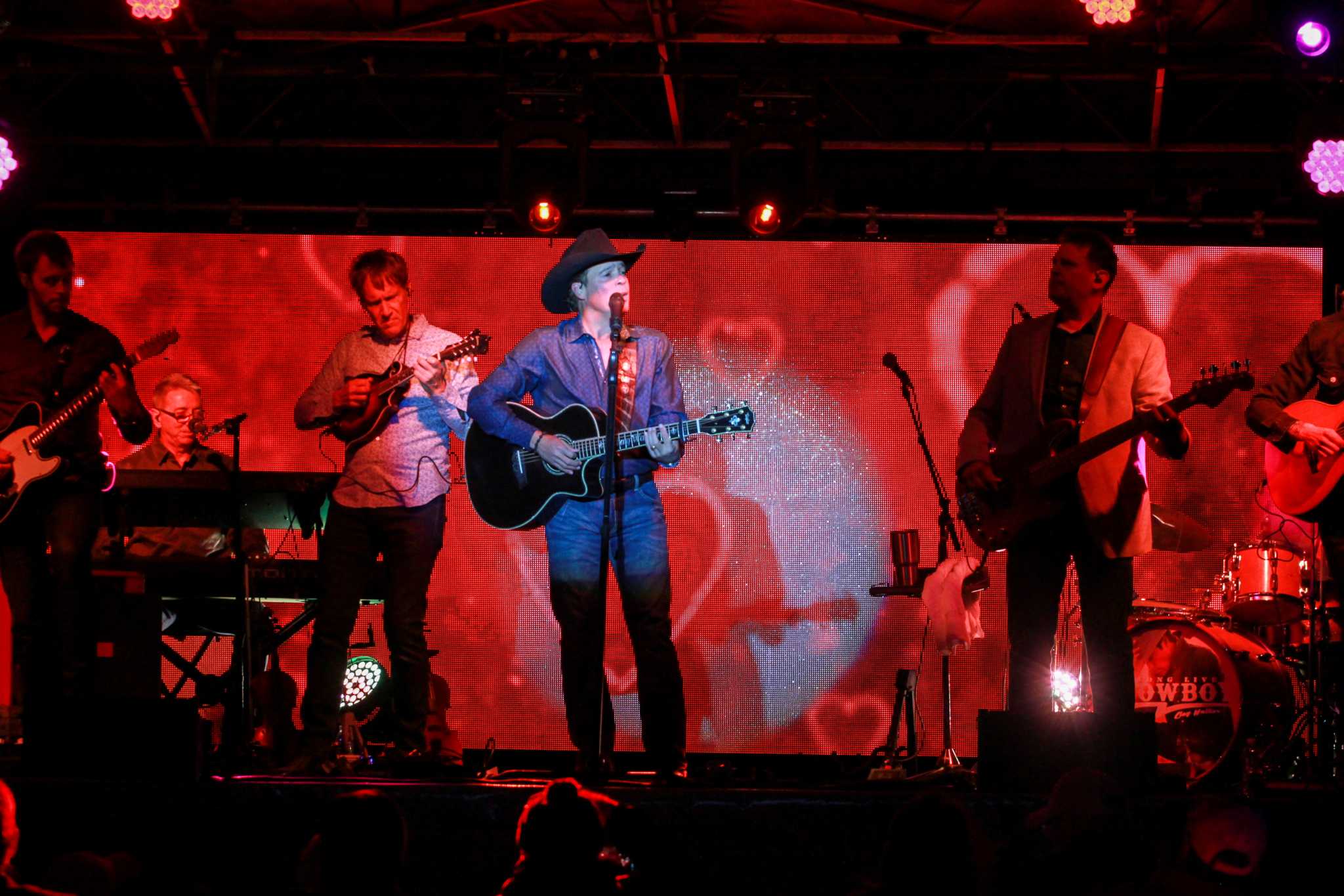 Texas native, Clay Walker brings the heart and soul of classic country ...