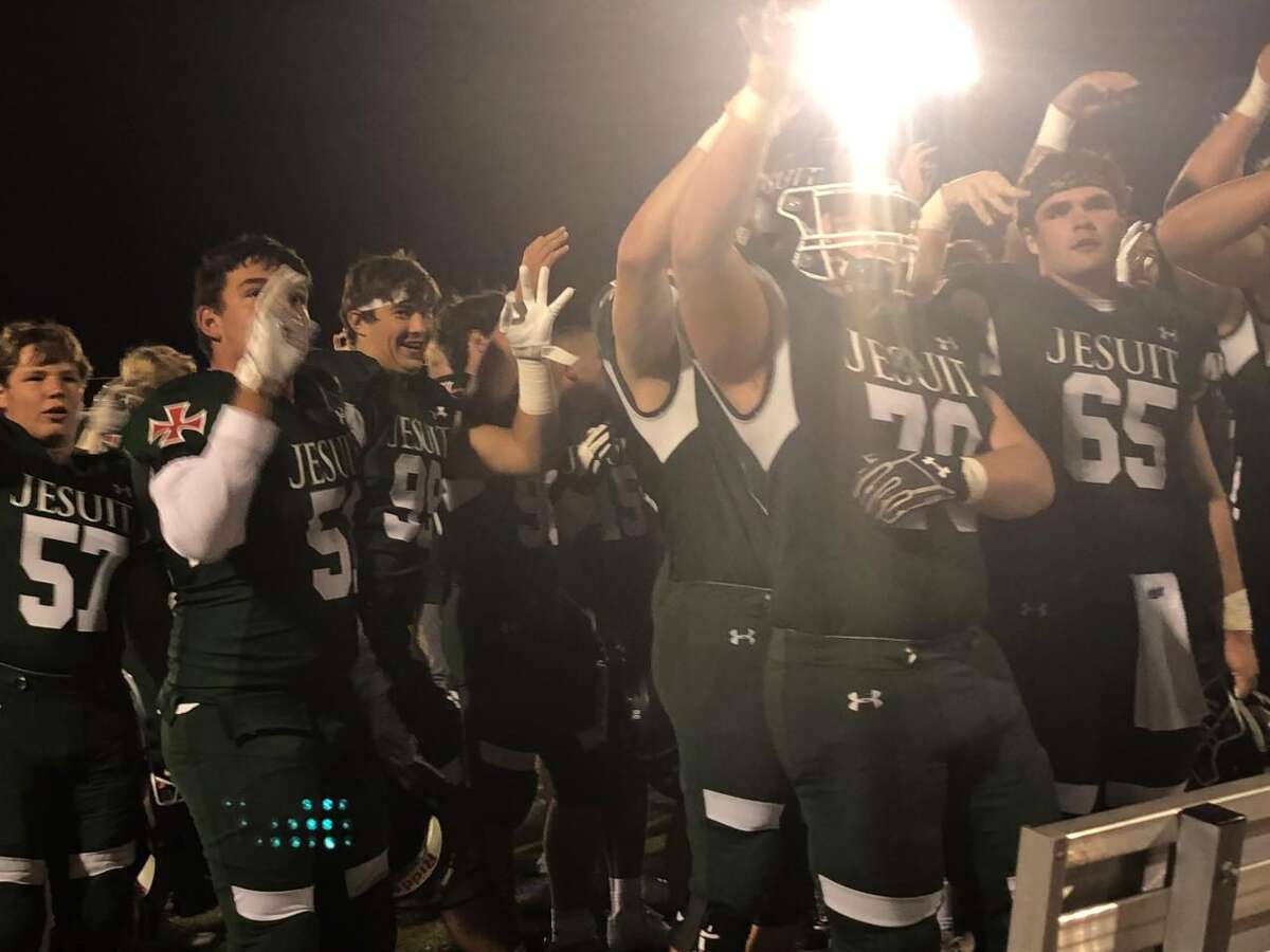 Strake Jesuit football repeats as bidistrict champion