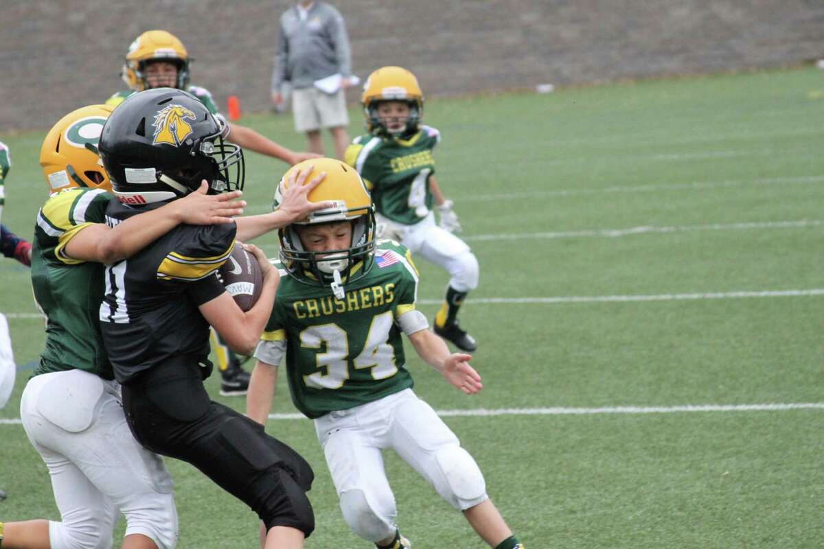 Bantam Crusher Braden Wallace (34) goes in for the tackle against the Mavericks.