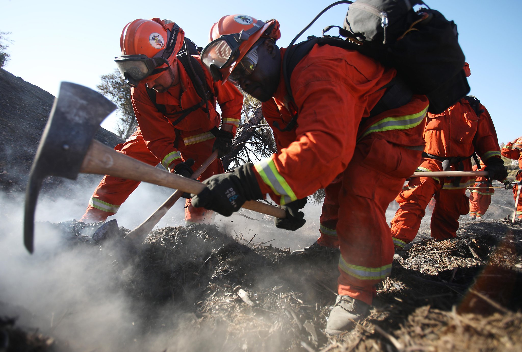 Firefighters Gain Ground On Southern California Blazes That Have Left 3 ...