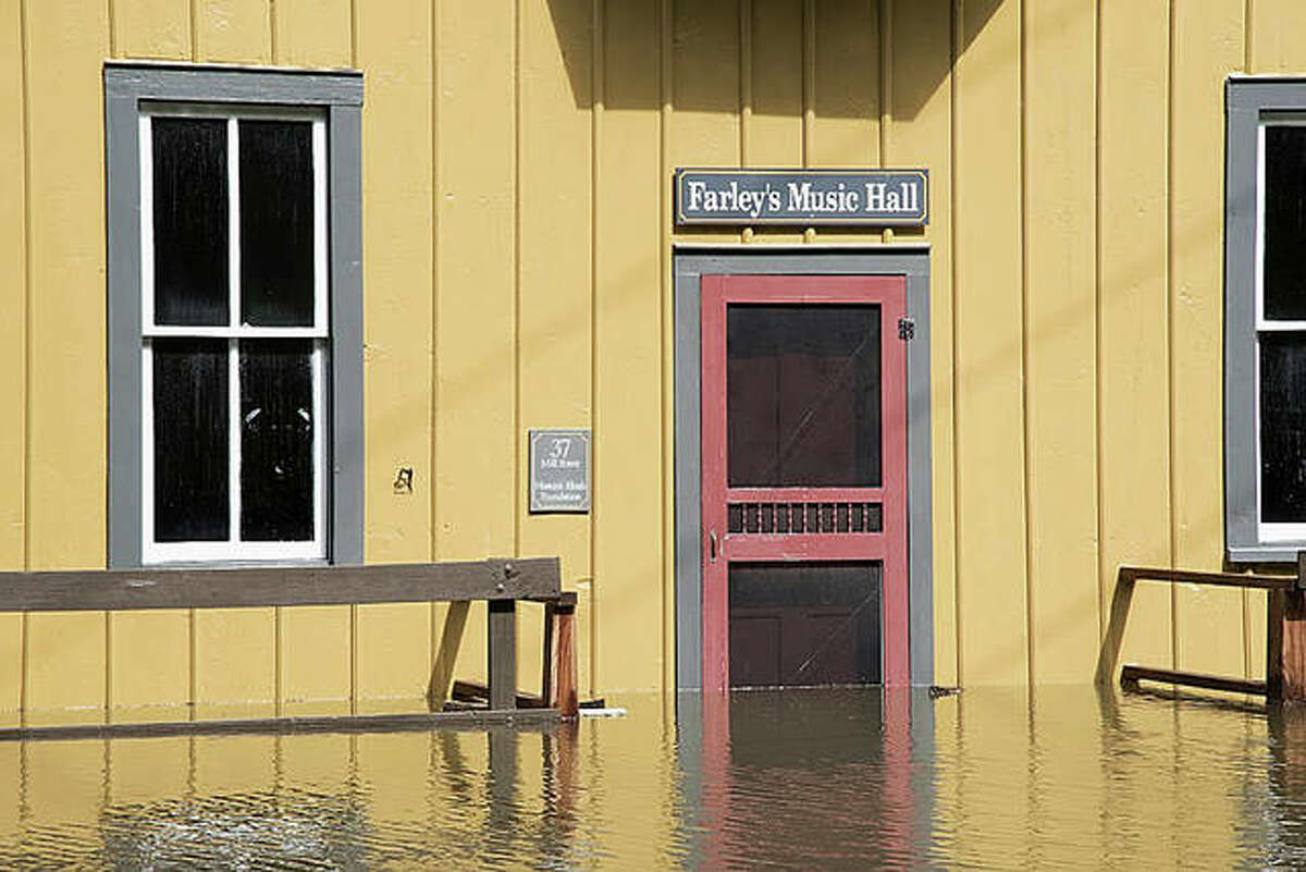 Historic hall reopens in Elsah