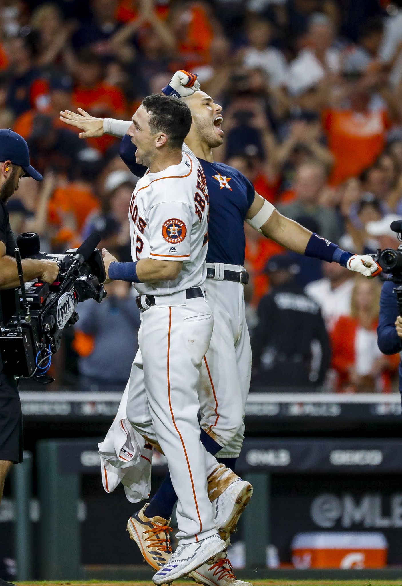 Astros fan arrested after running on field to hug Jose Altuve