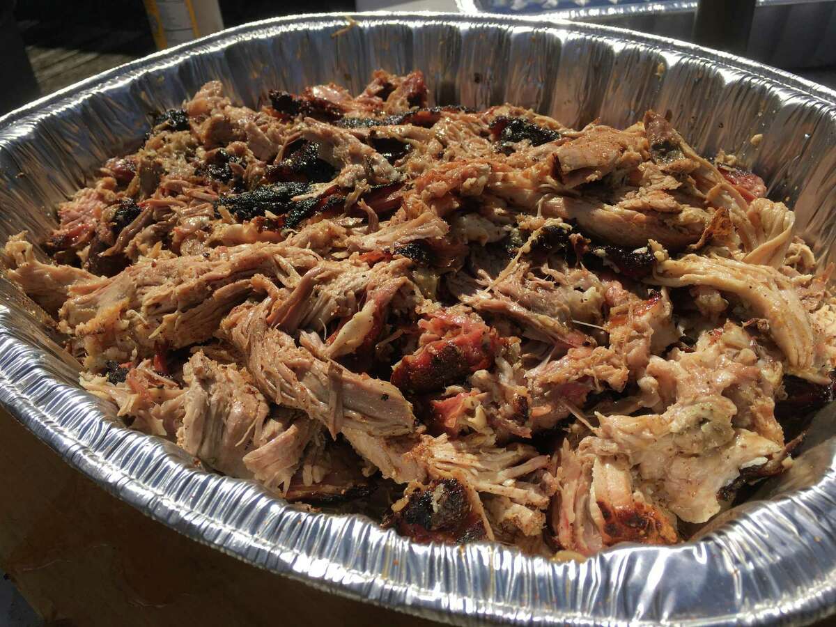 Recipe Smoked Pulled Pork with the Snake Method in a Charcoal Grill