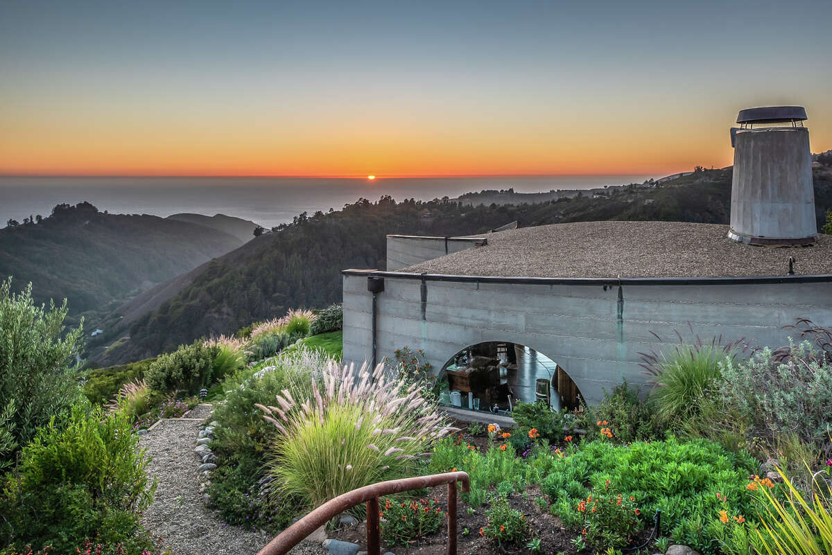 Get Dreamy Ocean Views For $4.9m At This Big Sur Home