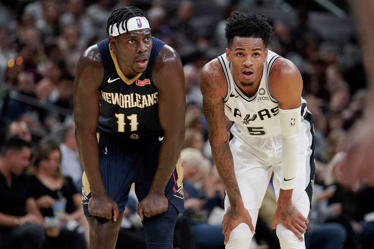 Dejounte Murray, Jakob Poeltl stay focused as Spurs contract deadline looms