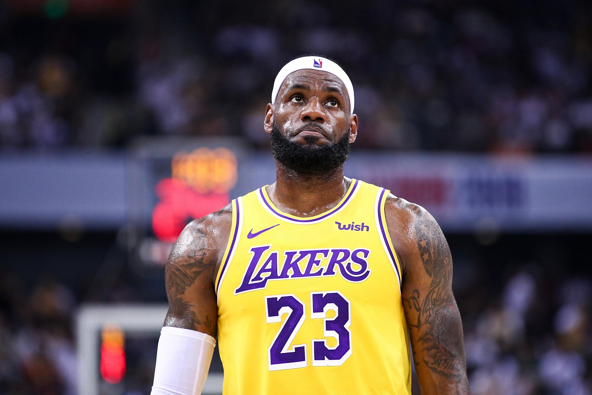  LeBron  James  mocks Warriors rookie during Lakers 