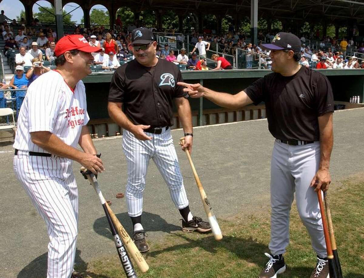 Mike Youkilis' son, Kevin, pays tribute to baseball fan, proud dad