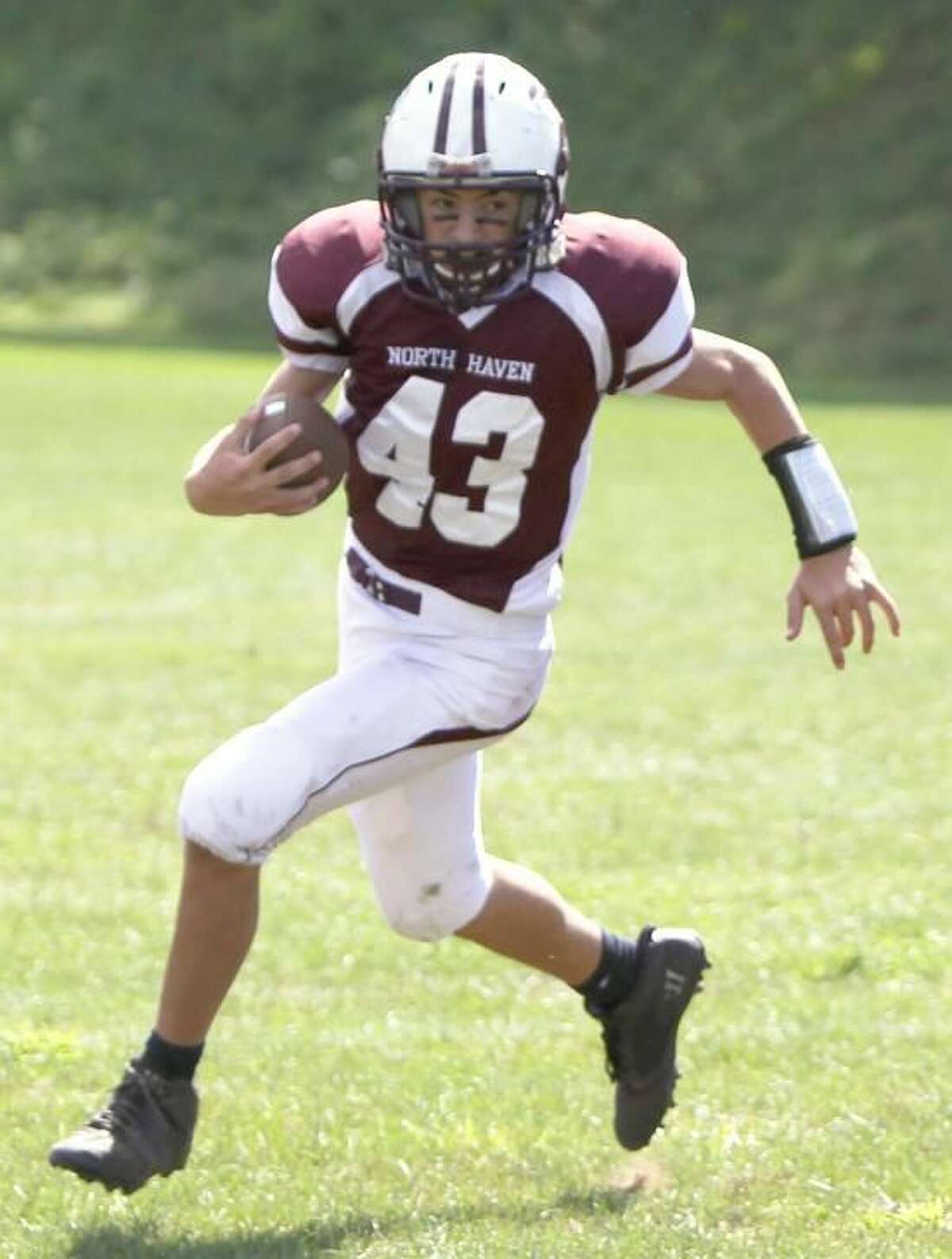 YOUTH FOOTBALL ROUNDUP North Haven eighthgraders roll over North Branford