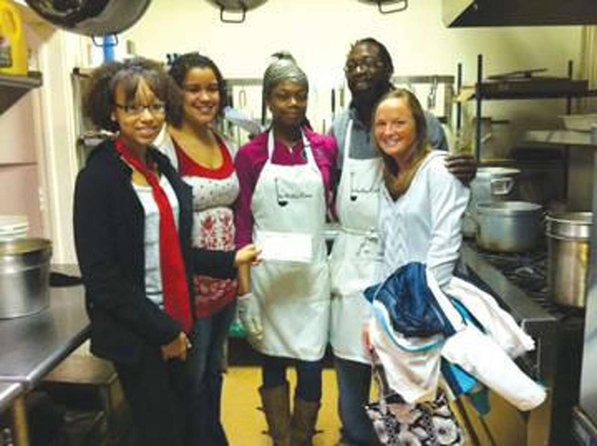 Hamden students donate to local soup kitchen
