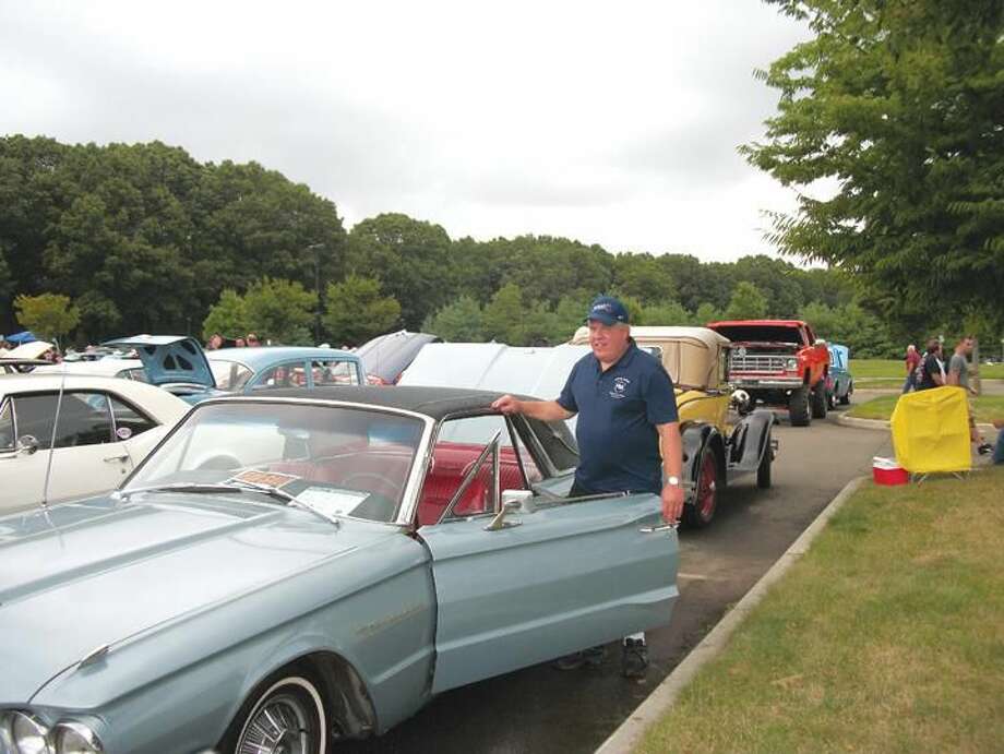 North Haven Police host annual car show - New Haven Register