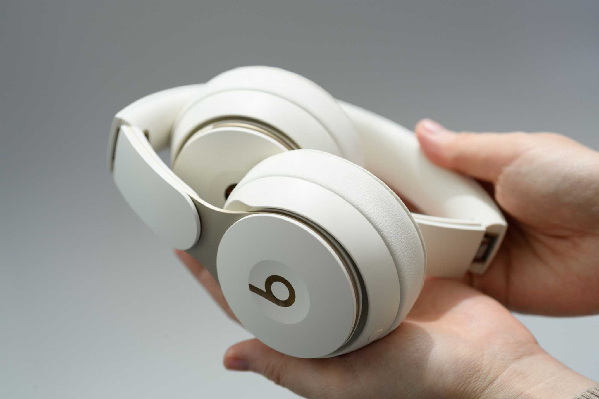 Begravelse desillusion støn Apple redesigns world's best-selling headphones with new Beats