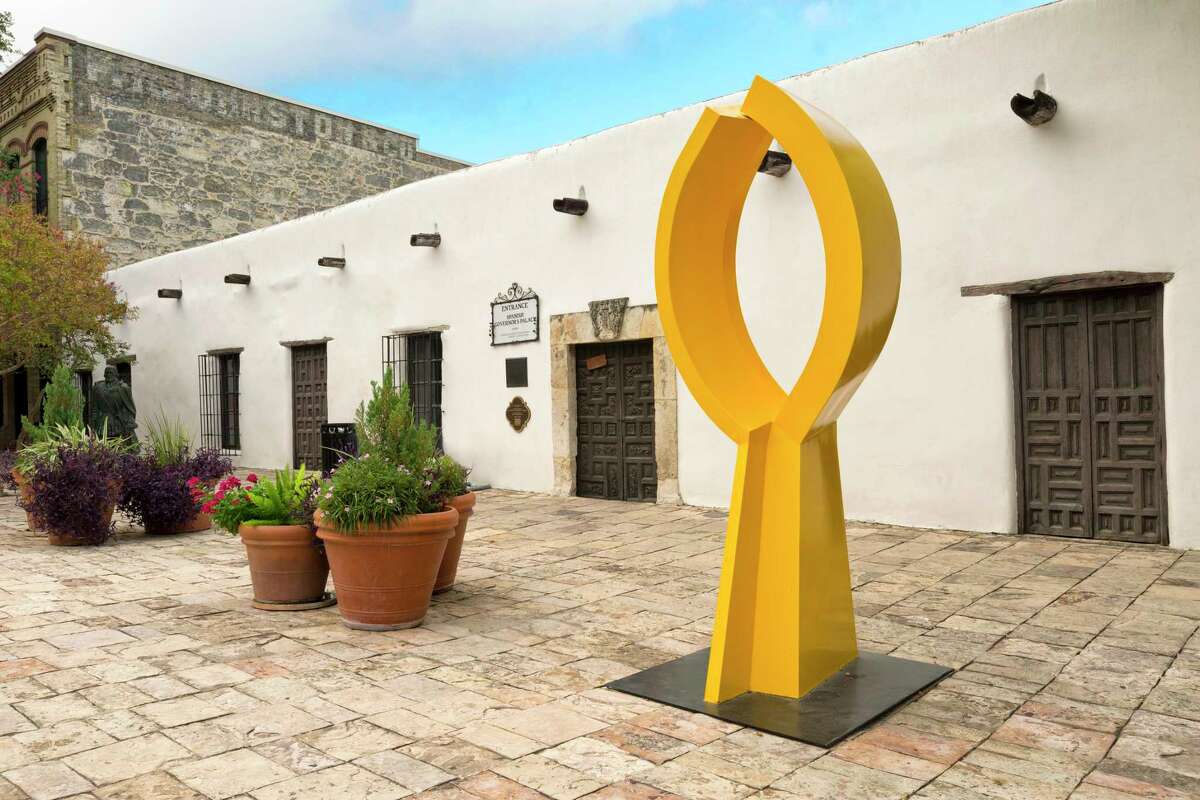 “Almendra” is at the Spanish Governor’s Palace. Sebastián is known for steel and concrete sculptures that playi off geometric forms.