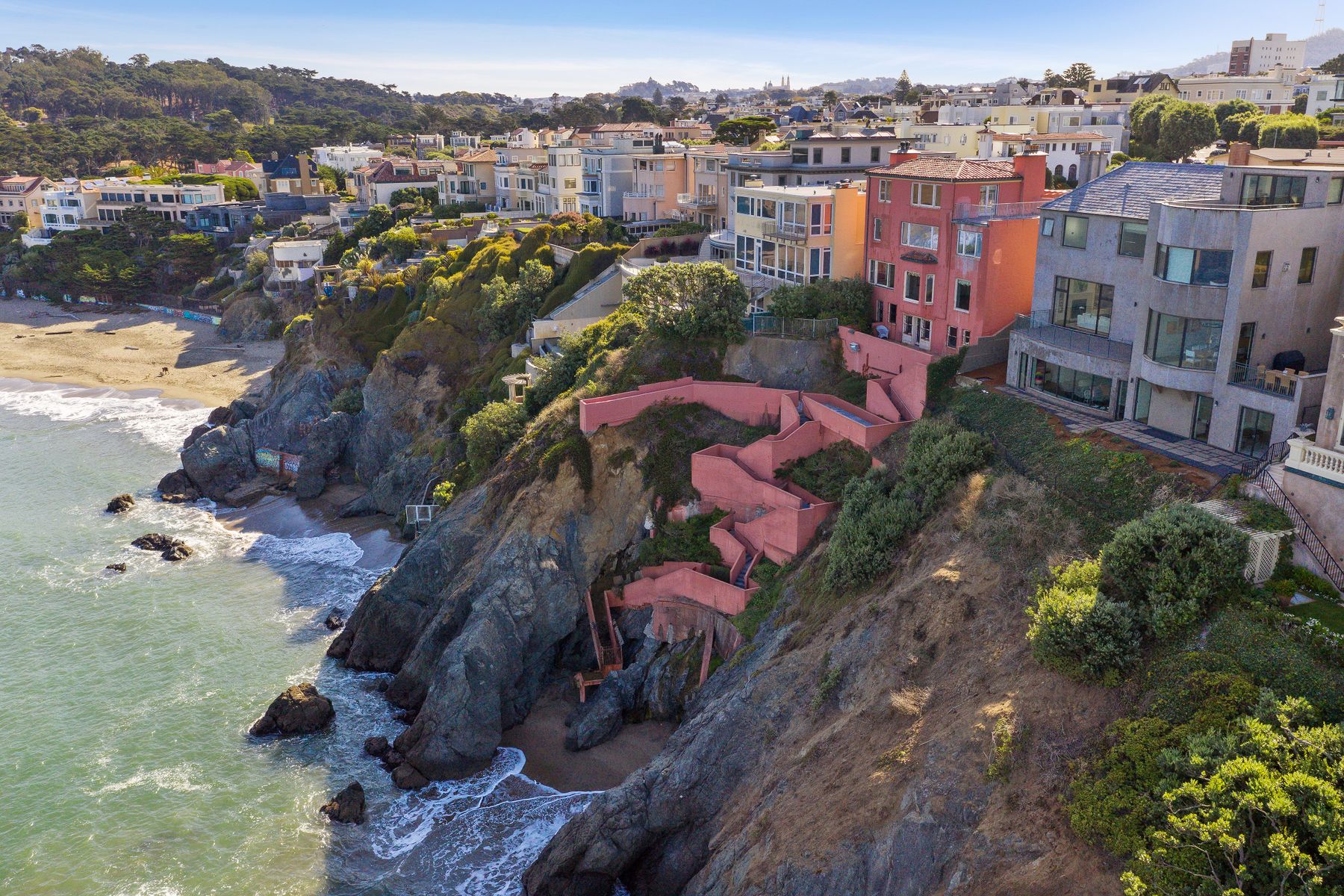 Sea Cliff home of infamous art scammer 'Lucky Luke' back on the market