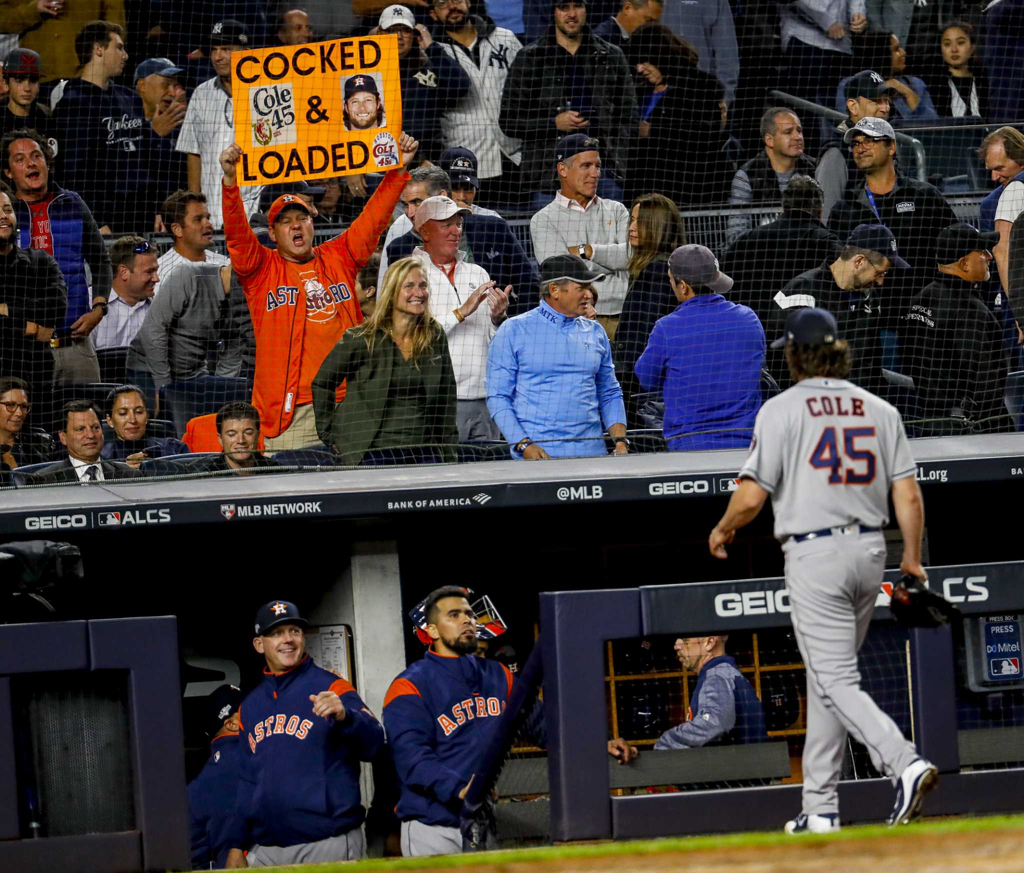 Kate Upton and Amy Cole recreate Astros husbands' Sports Illustrated cover  - ABC13 Houston