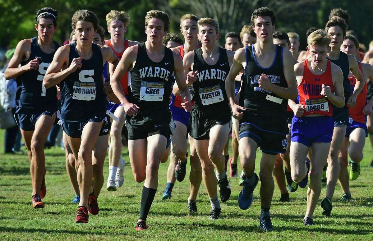 Staples boys win 4th straight FCIAC Cross Country title