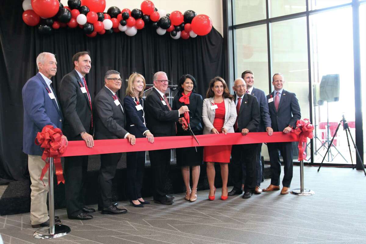 From left: Katy Mayor Bill Hastings, U.S. Rep. Pete Olson, Associate Vice President Jay Neal of UH at Katy, UH System Vice Chancellor Paula M. Short, UH-V President Robert Glenn, UH System Chancellor Renu Khator, state Rep. Gina Calanni, UH System Regent Durga Agrawal, UH System Student Regent John Fields and UH System Vice Chancellor Jason Smith dedicate the new UH-Katy campus with a ribbon cutting.