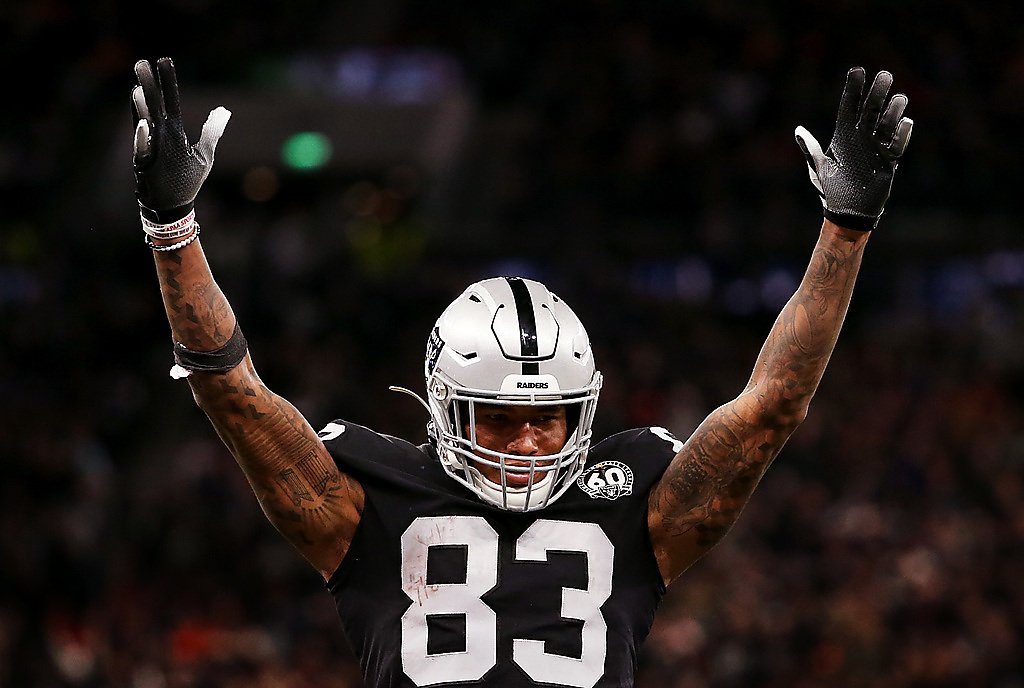 Raiders tight end Darren Waller hosts tree lighting ceremony at