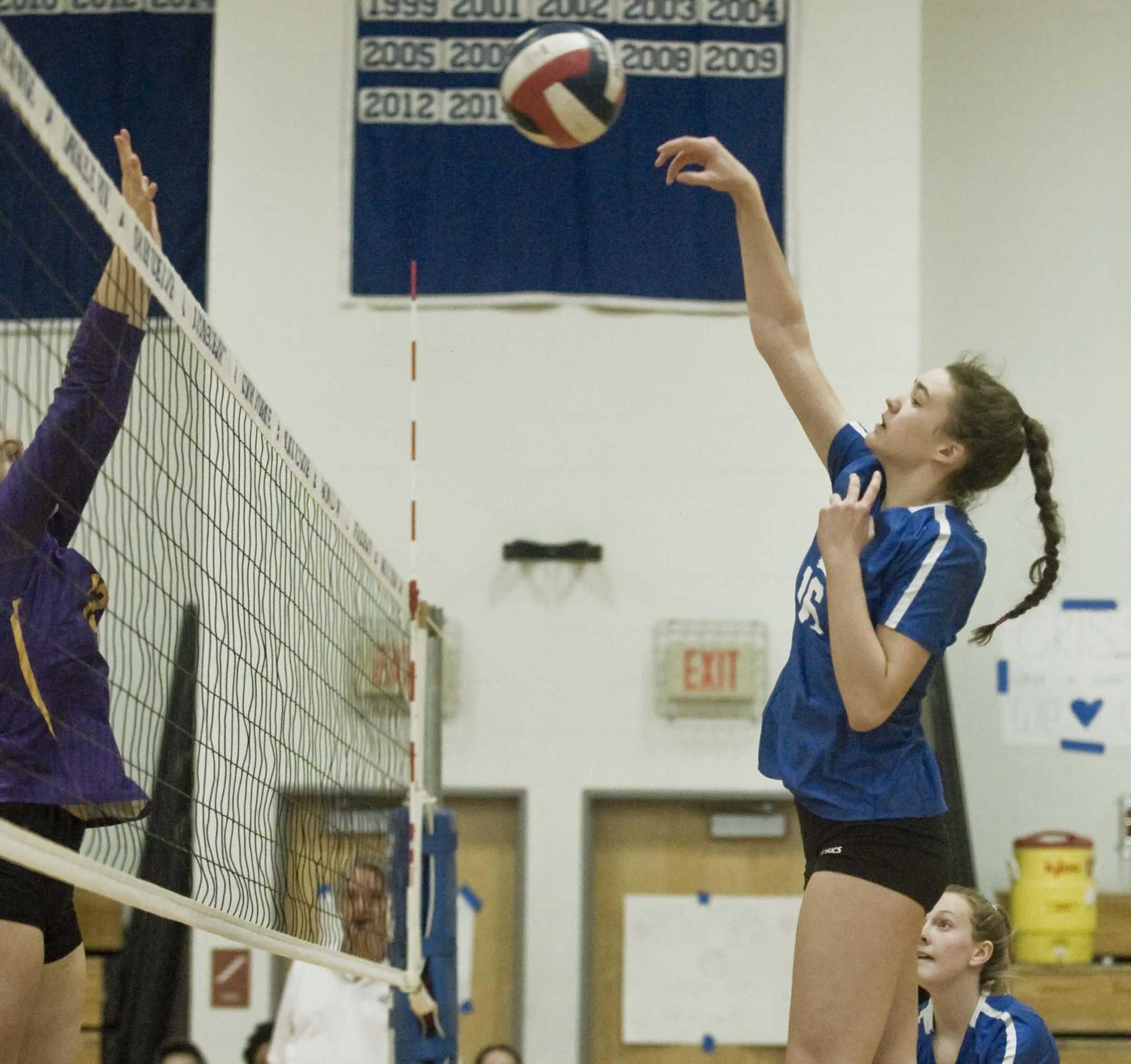 Darien volleyball hands Ludlowe its first loss of the season