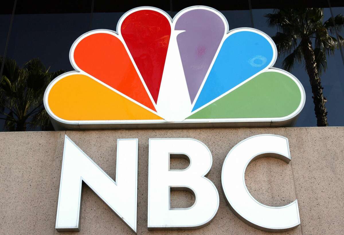 Burbank, UNITED STATES: Picture showing the logo of the NBC Television in front of the Channel building in Burbank, CA, 11 October 2006. AFP PHOTO GABRIEL BOUYS (Photo credit should read GABRIEL BOUYS/AFP/Getty Images)