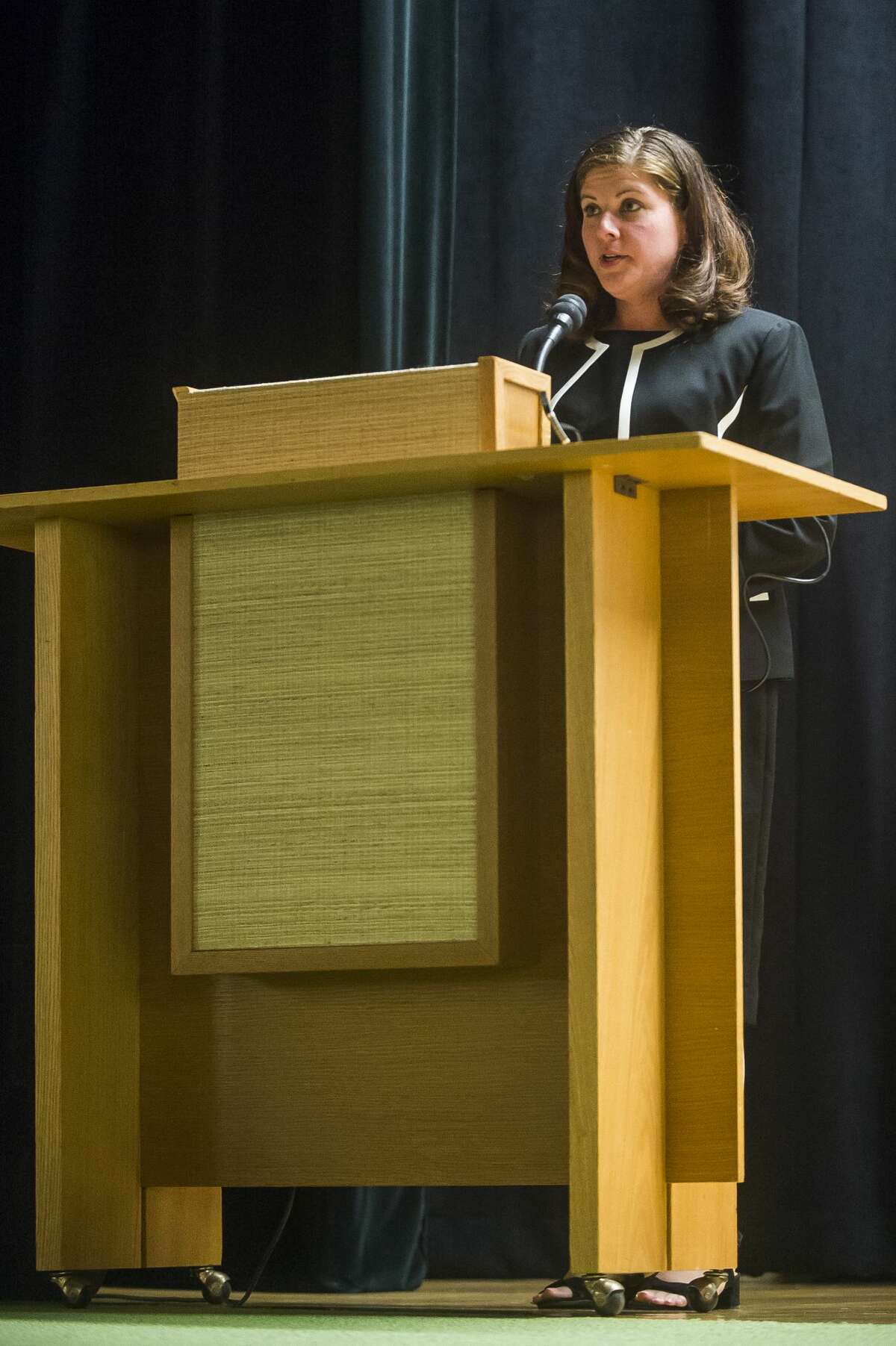 Midland Daily News Editor Kate Hessling addresses a crowd before Michigan Attorney General Dana Nessel takes the stage to speak about the Freedom of Information and Open Meetings acts during a public forum hosted by the Michigan Press Association and the Midland Daily News Thursday, Oct. 17, 2019 at Grace A. Dow Memorial Library. (Katy Kildee/kkildee@mdn.net)