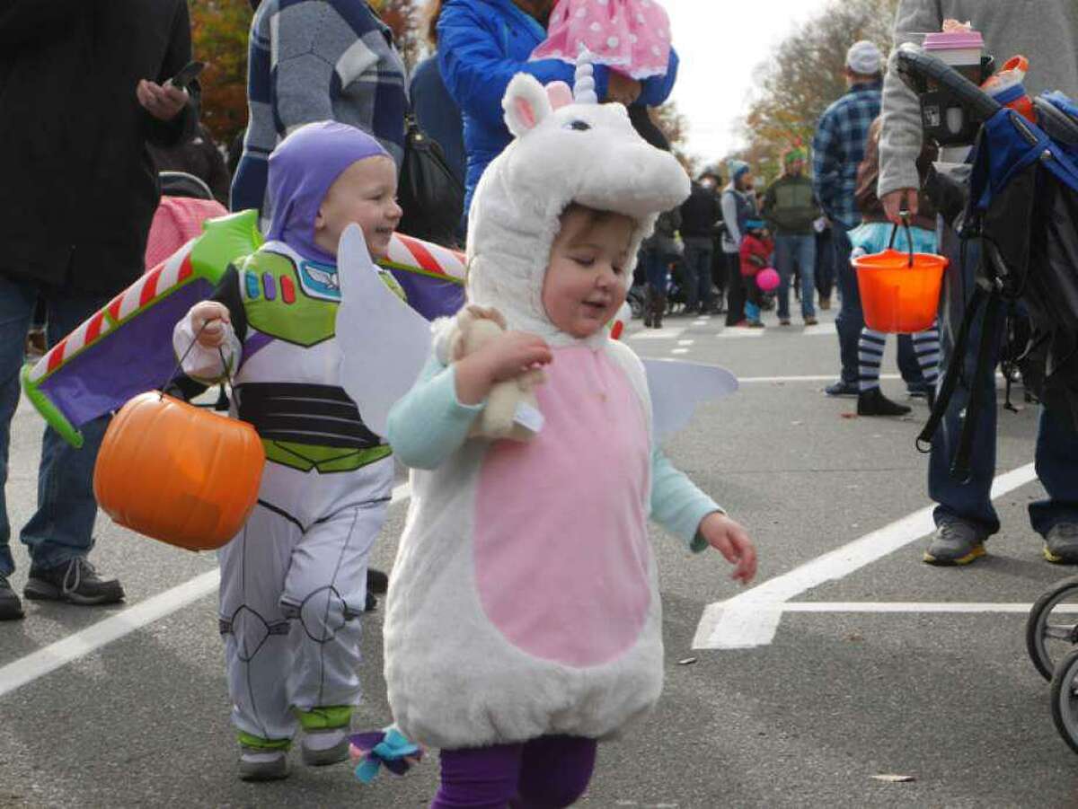 Ridgefield’s two-part Halloween celebration begins with the annual Halloween walk on Saturday, Oct. 26, from 10 a.m. to noon. The next event is the police department’s annual Trunk or Treat event at Lounsbury House from 5 to 9 p.m. Thursday, Oct. 31.