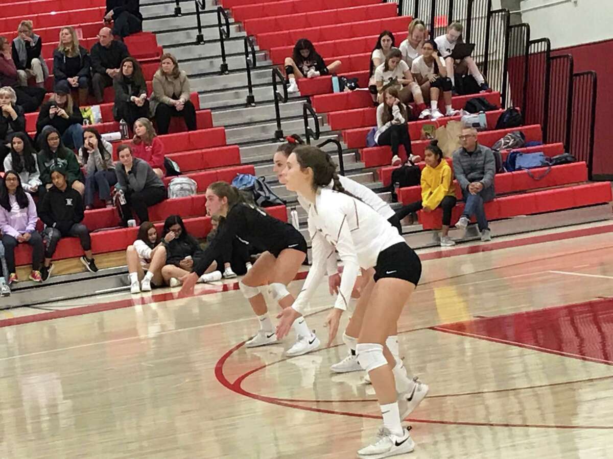 Greenwich girls volleyball team sweeps Wilton, improves its record to 131