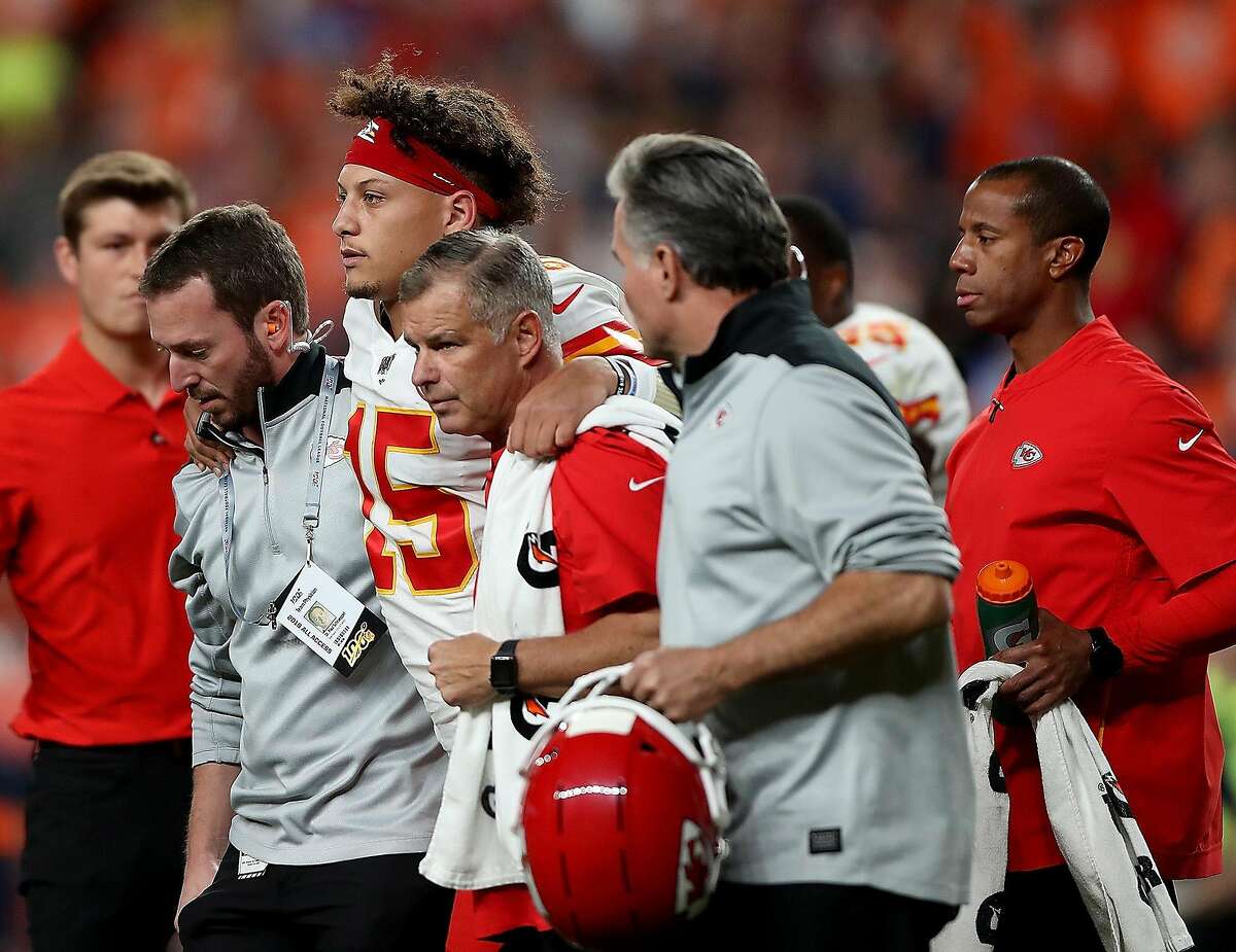 Patrick Mahomes Hurts Knee In Chiefs Win Over Broncos   1200x0 