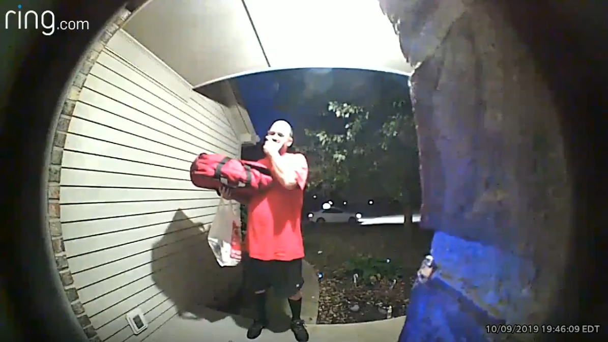 Watch Papa John's delivery man rings doorbell seconds before noticing