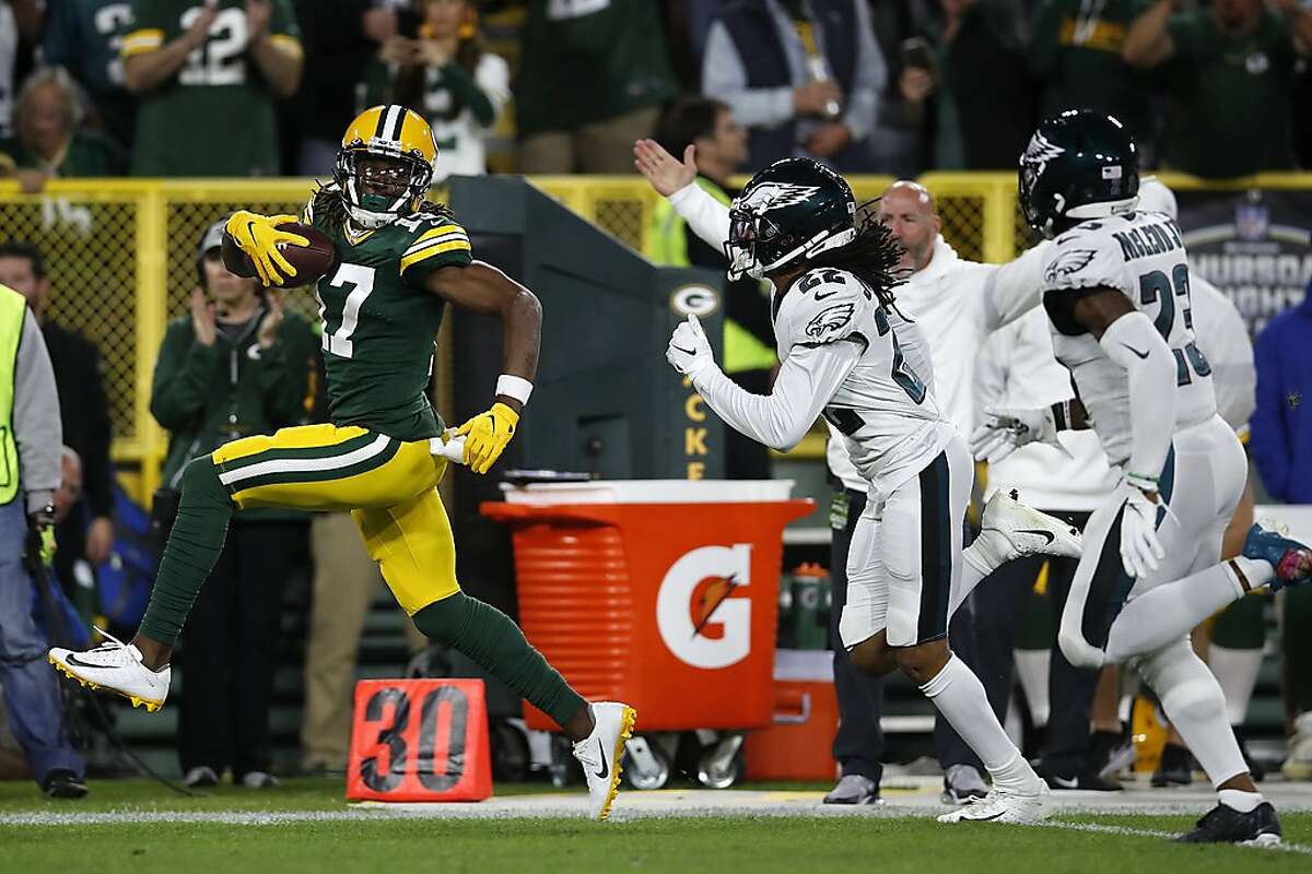 If shorthanded at WR, Packers should lean on Aaron Jones in passing game