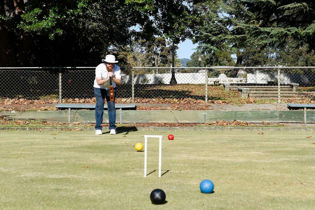 World champ croquet player shows up in Oakland. Mobs do not materialize