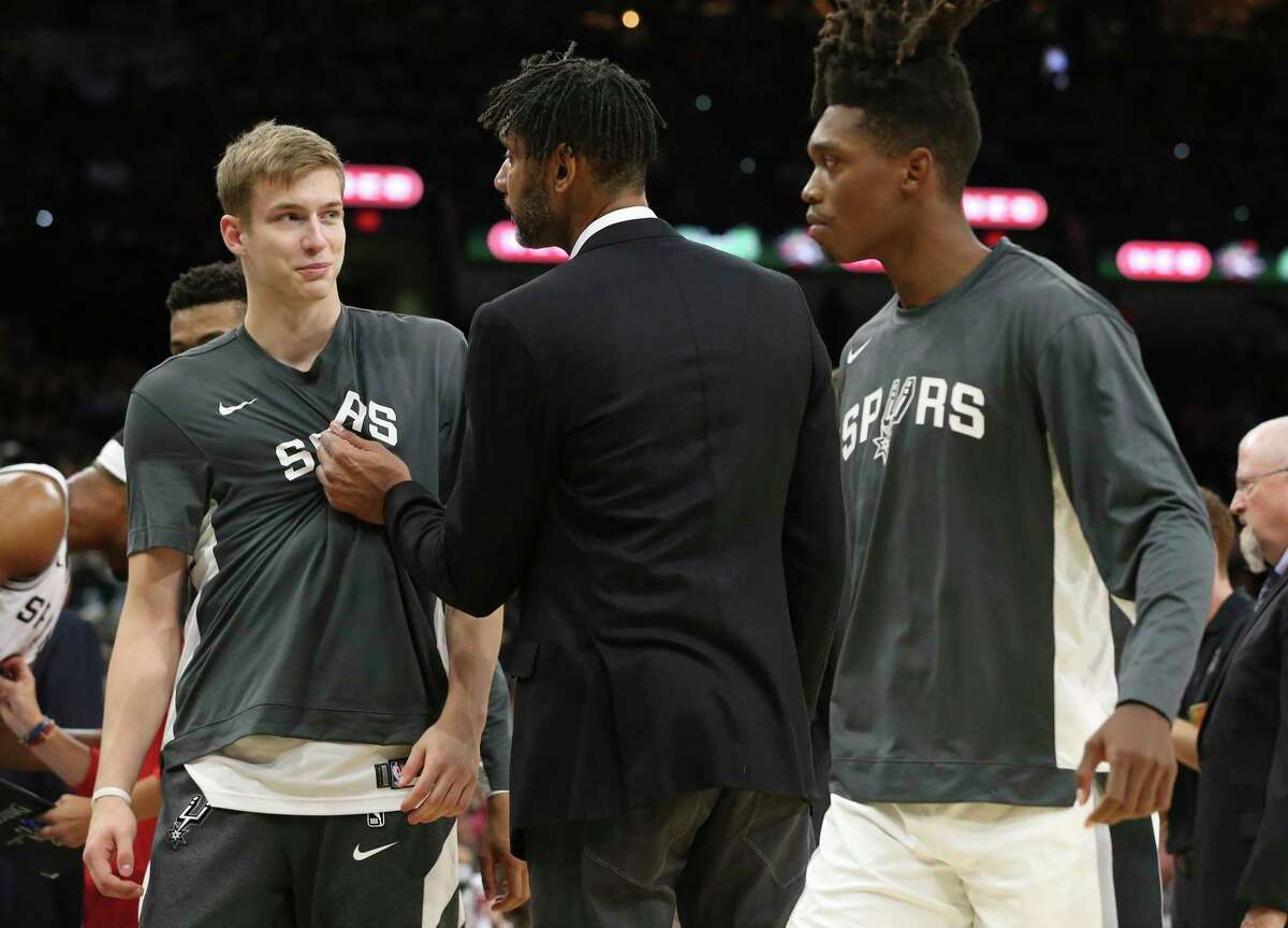 Spurs assistant coach Tim Duncan (center) gets the attention of Spurs' Luka Samanic (19) as Lonnie Walker IV (01) passes by during a time out during the pre-season game against the Memphis Grizzlies at the AT&T Center on Friday, Oct. 18, 2019. (Kin Man Hui/San Antonio Express-News)