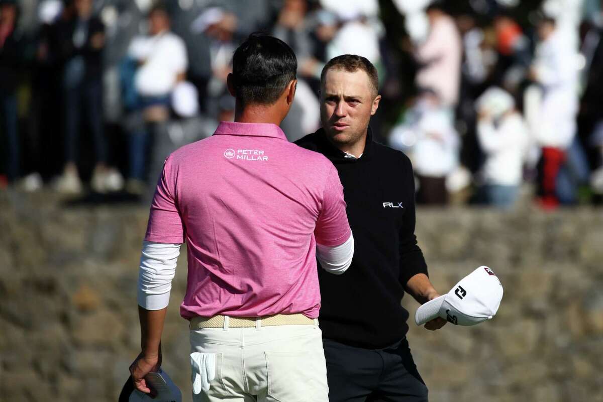 JEJU, SOUTH KOREA - OCTOBER 19: Justin Thomas (R) of the United States and Danny Lee (L) of New Zealand shake hands after holing out on the 18th green during the third round of the CJ Cup @Nine Bridges at the Club a Nine Bridges on October 19, 2019 in Jeju, South Korea. (Photo by Chung Sung-Jun/Getty Images)