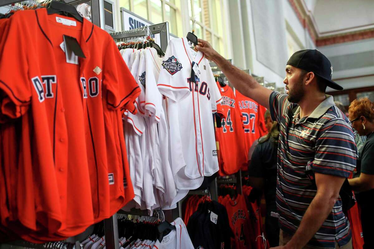 Astros mania abounds at Houston’s sports stores