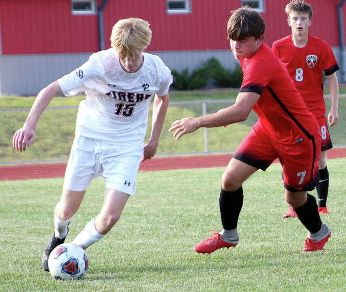 Hayden Batchelor of Alton, right, eyes Edwardsville’s Adam Sneed during action earlier this season. Alton, EHS, Quincy and Granite City will play in the Edwardsville Class 3A Regional this week.