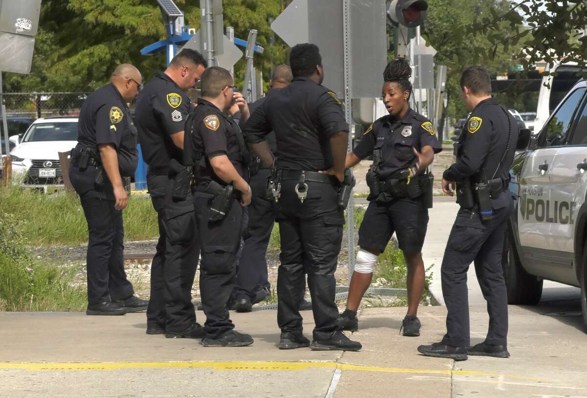 Man escapes from Houston jail booking, recaptured in nearby Buffalo Bayou
