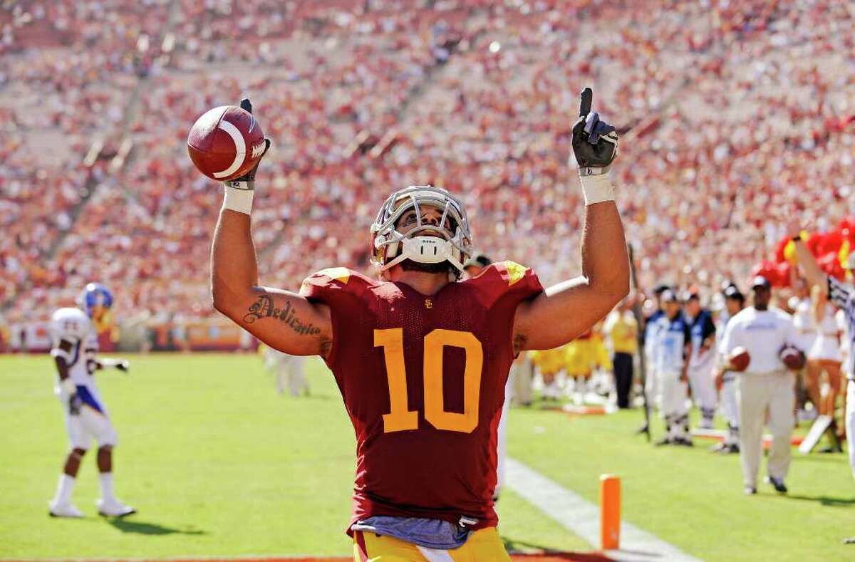 LOS ANGELES, CA - SEPTEMBER 05: D.J. Shoemate #10 of the USC Trojans celebrates after scoring a touchdown against the San Jose State Spartans during the fourth quarter at Los Angeles Memorial Coliseum on September 5, 2009 in Los Angeles, California. USC won 56-3. (Photo by Kevork Djansezian/Getty Images) *** Local Caption *** D.J. Shoemate