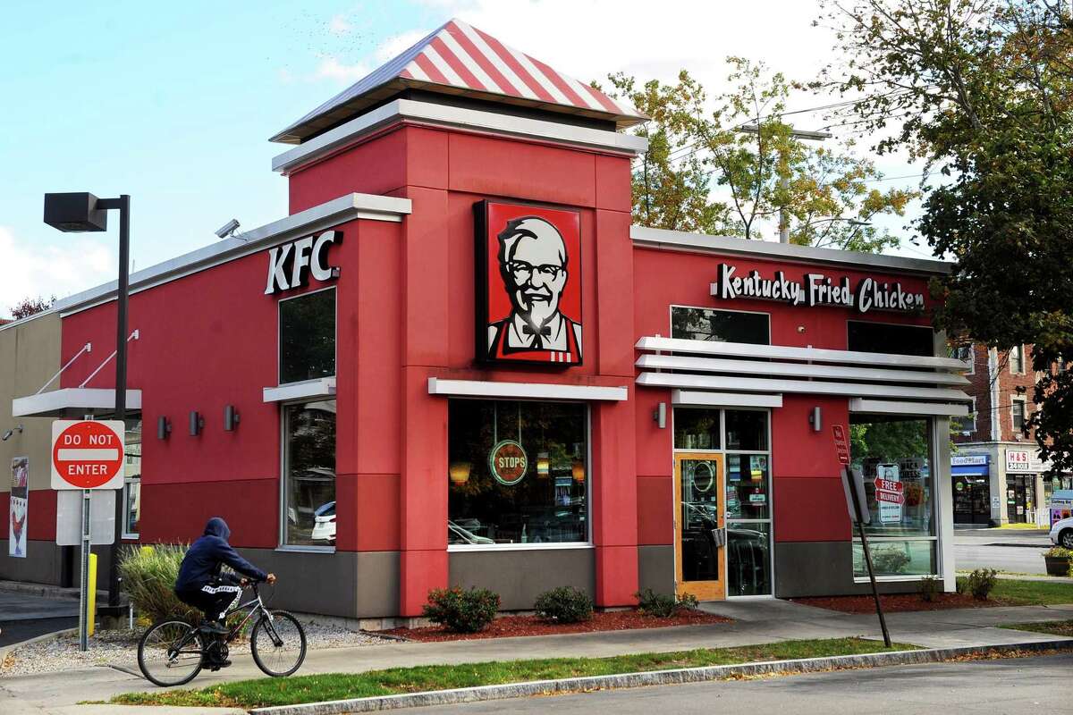 Exterior of KFC on Whalley Ave in New Haven.