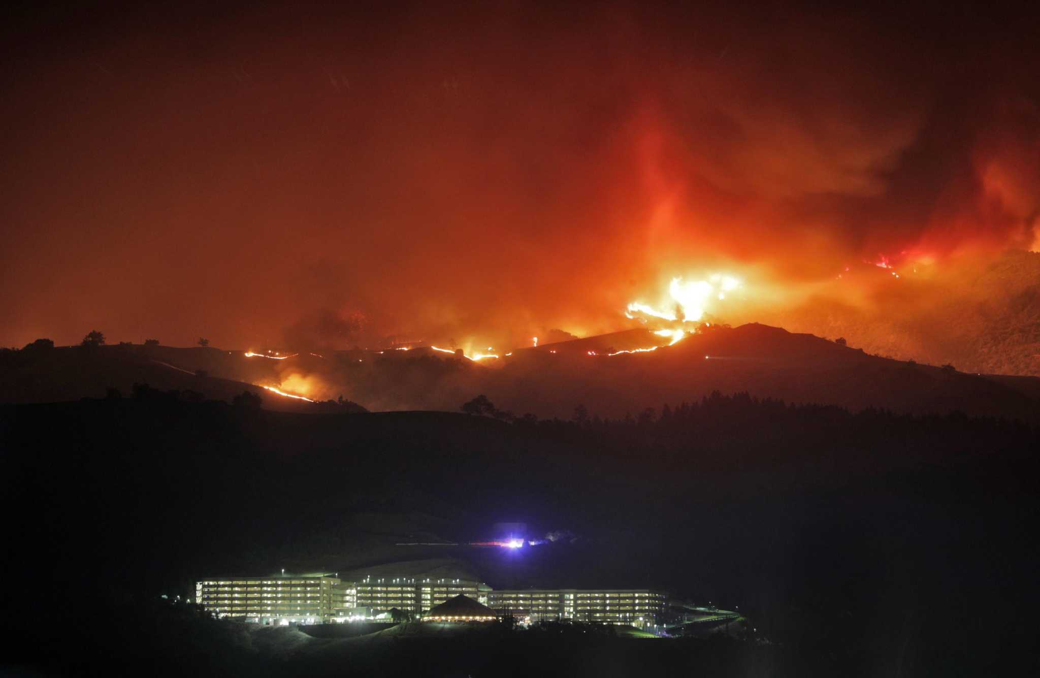 Kincade Fire in Sonoma County grows to 10,000 acres, evacuation orders 