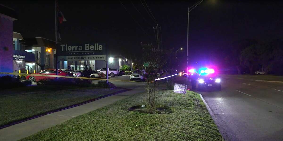 Shootout at southwest Houston apartment complex injures 2