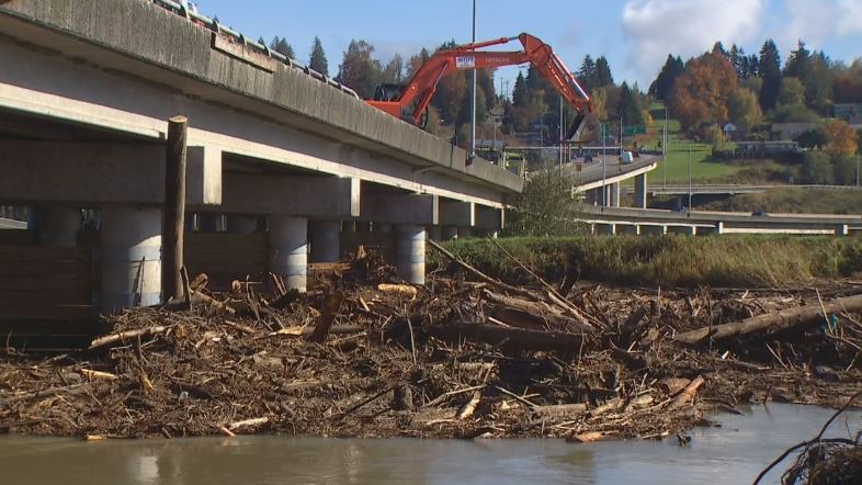 Giant logjam threatens US 2 bridge near Everett