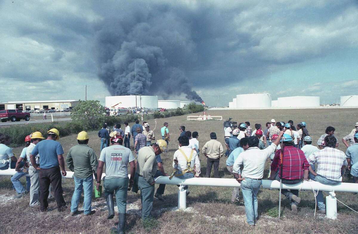 Explosion at Phillips Petroleum Co. plant in Pasadena, Oct. 23, 1989.